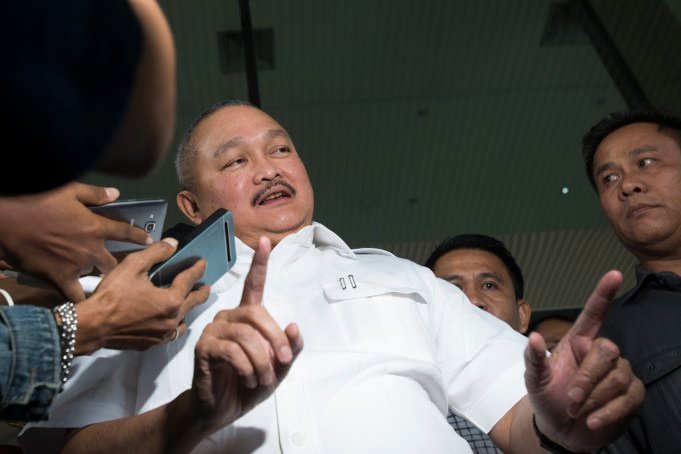 Gubernur Sumatera Selatan Alex Noerdin memberi keterangan usai diperiksa KPK di Gedung KPK, Jakarta, Selasa (1/3).